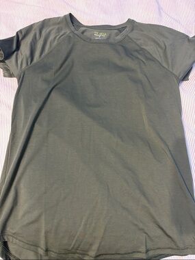tek gear Men's Short Sleeve Performance Tee in Dark Gray
